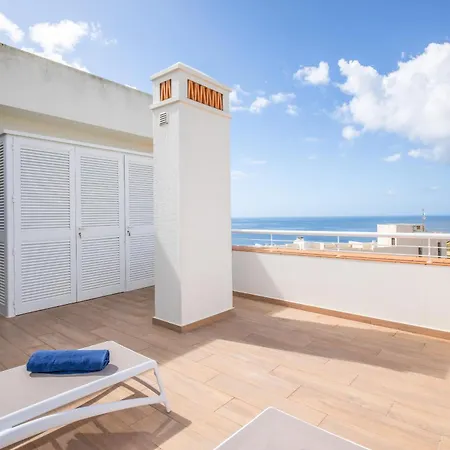 Ocean & Beach 2 With Pool By Homing Διαμέρισμα