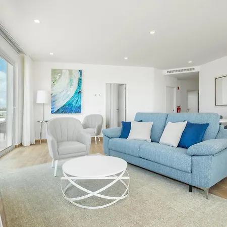 Ocean & Beach 2 With Pool By Homing Apartamento